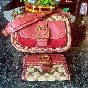 !! SOLD !!…SMALL VINTAGE COACH POCKETBOOK